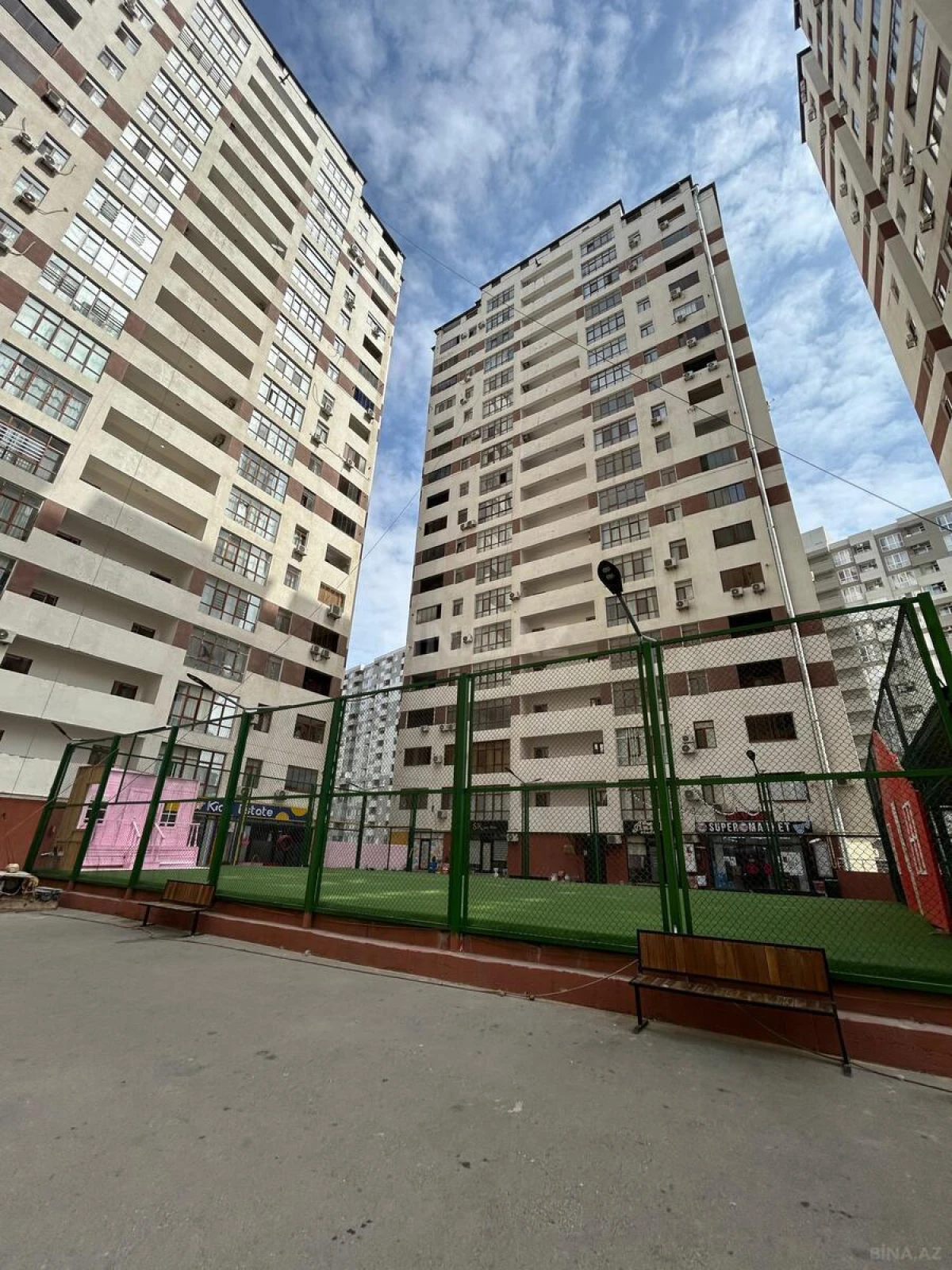 Satılır 4 otaqlı mənzil 155 m²