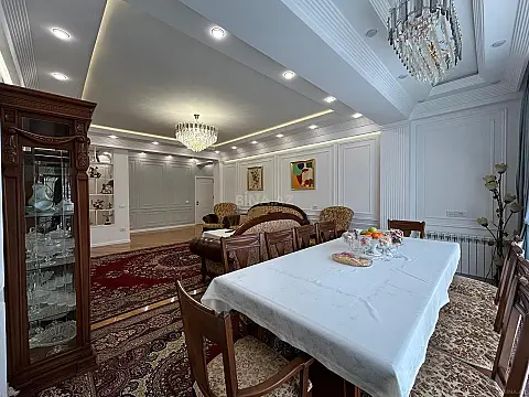 Satılır 4 otaqlı mənzil 155 m²