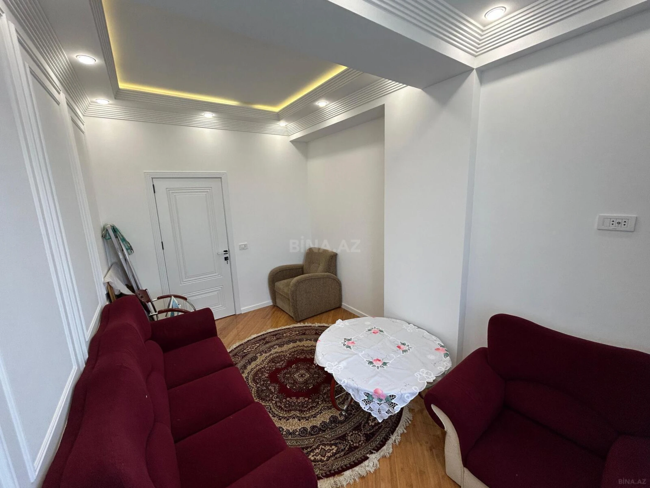 Satılır 4 otaqlı mənzil 155 m²