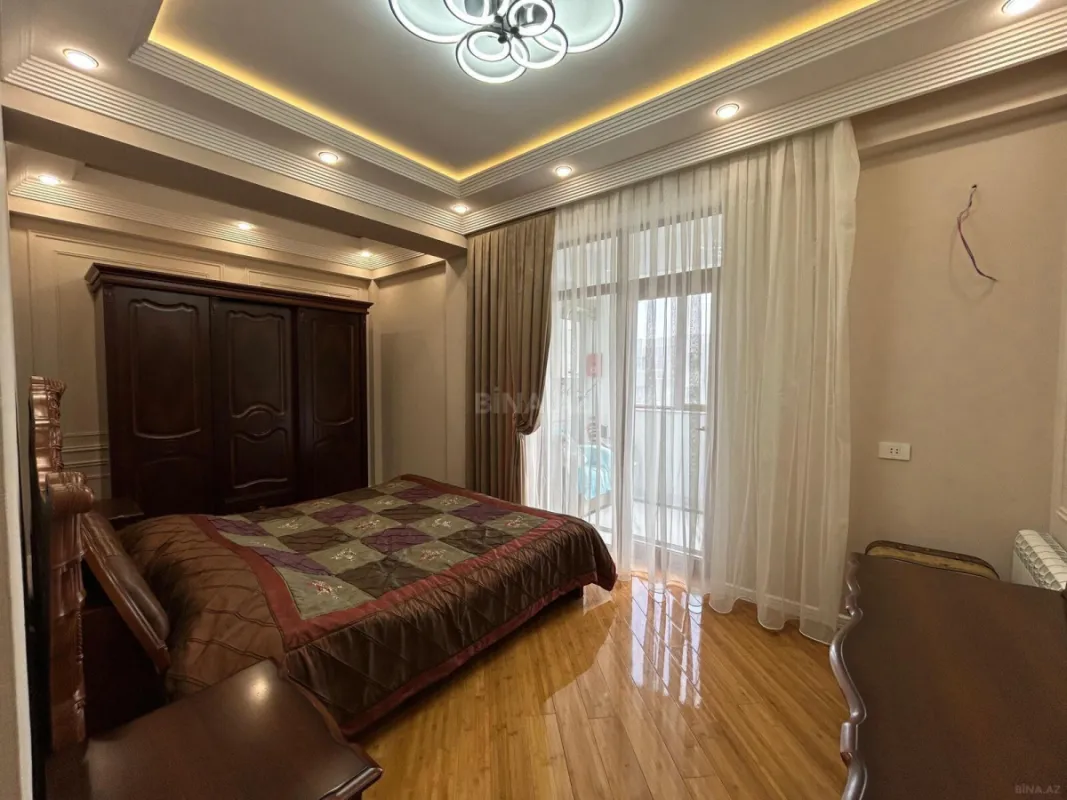Satılır 4 otaqlı mənzil 155 m²