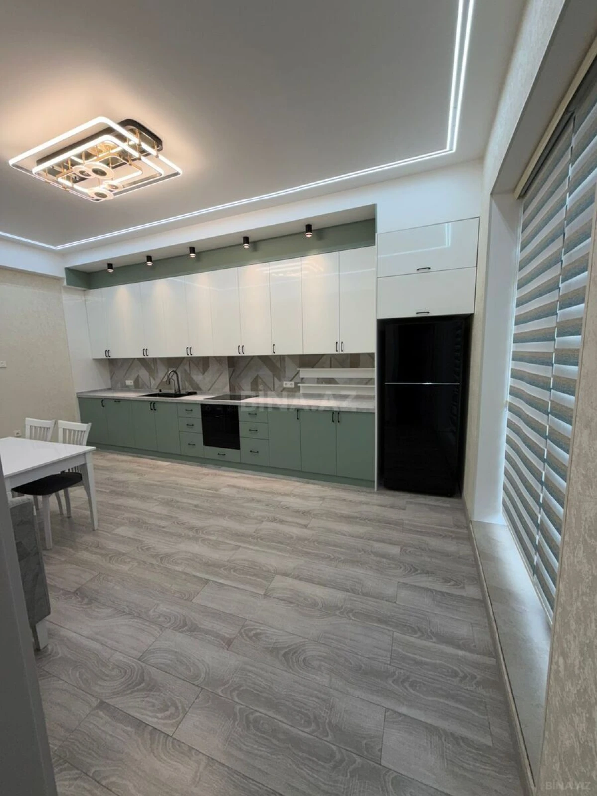 Kirayə verilir 3 otaqlı mənzil 180 m²