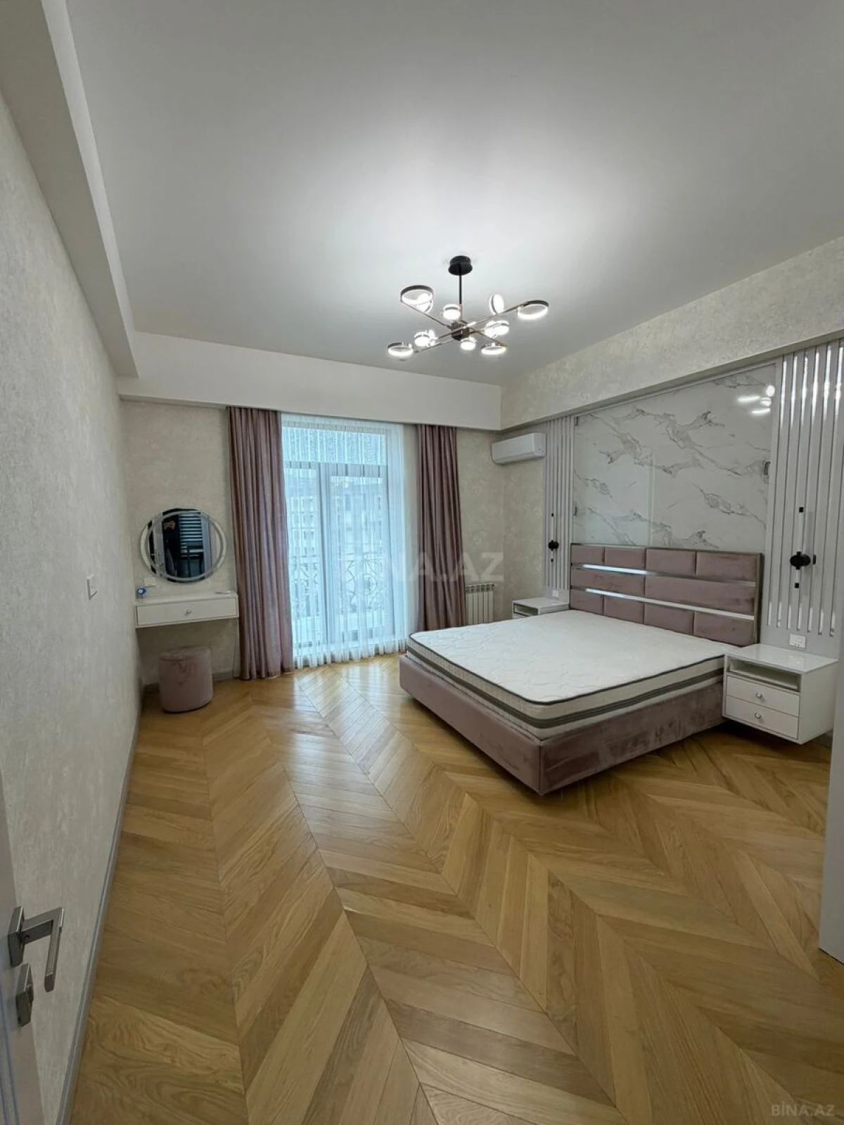 Kirayə verilir 3 otaqlı mənzil 180 m²