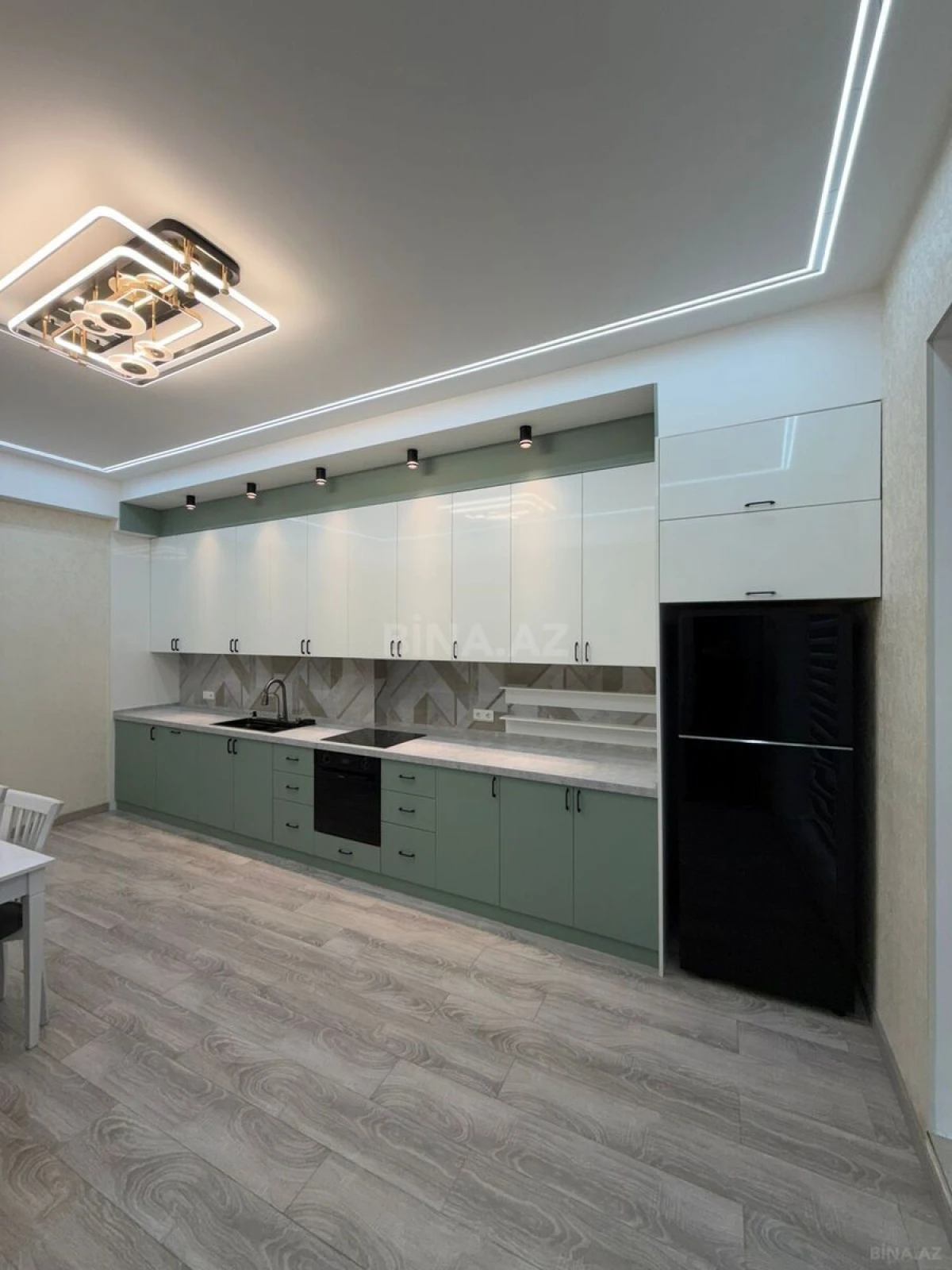 Kirayə verilir 3 otaqlı mənzil 180 m²