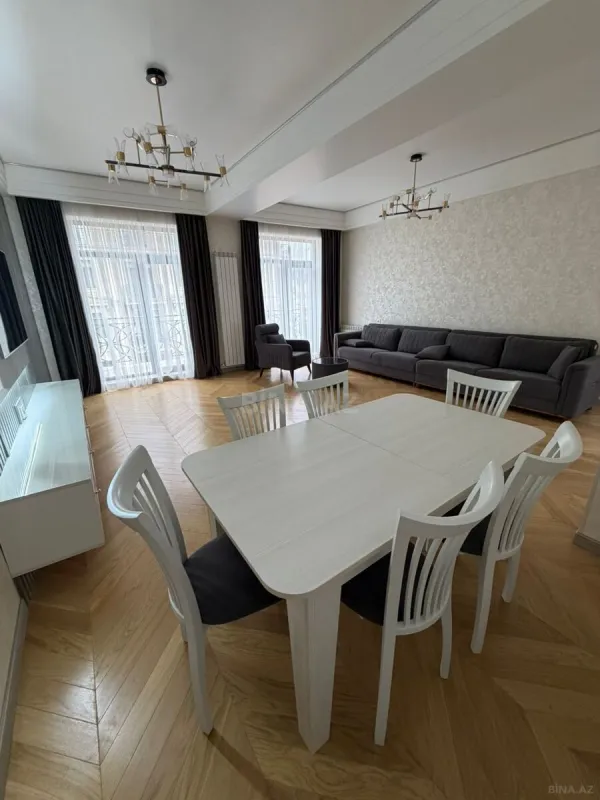 Kirayə verilir 3 otaqlı mənzil 180 m²