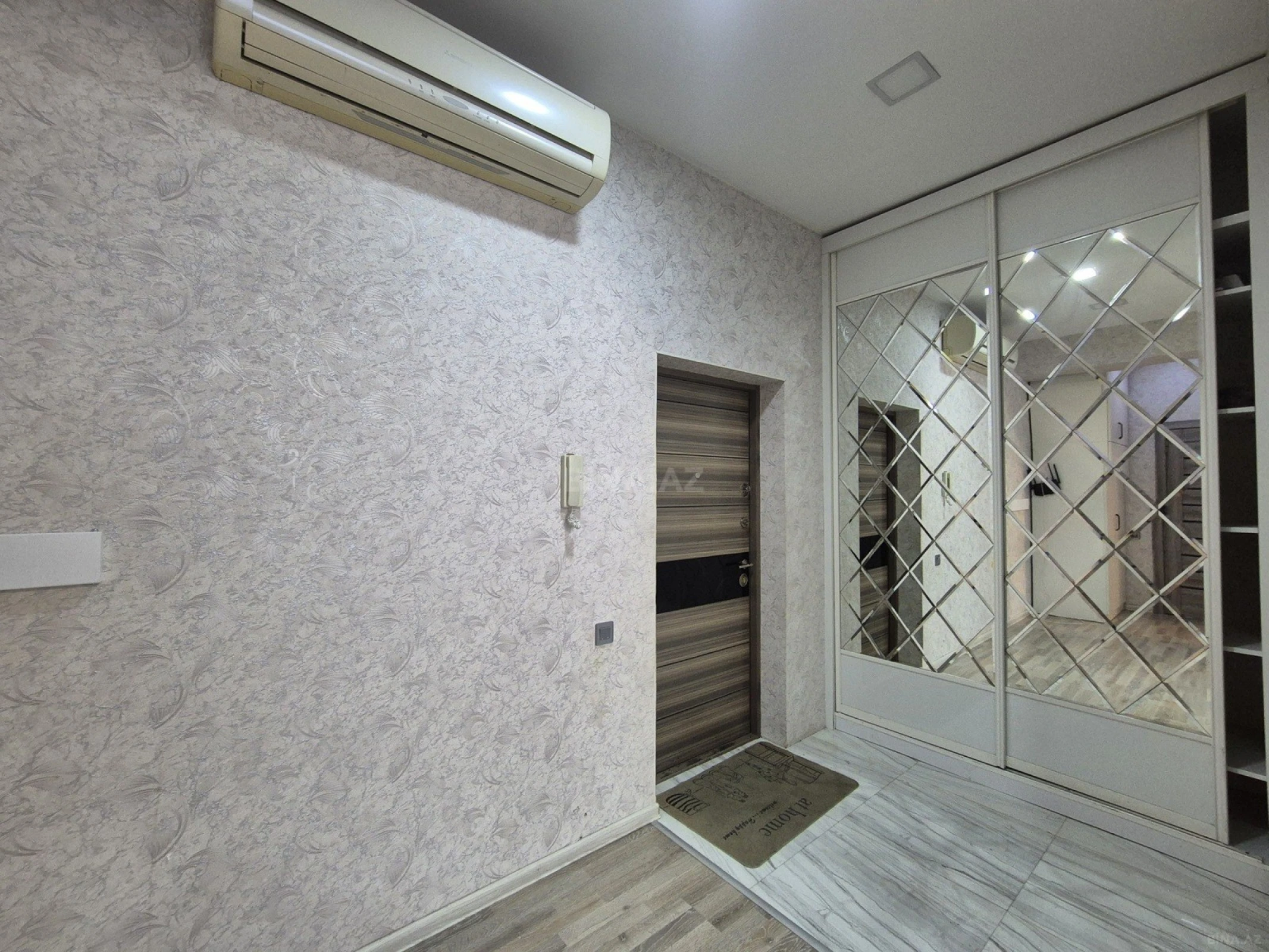 Kirayə verilir 2 otaqlı mənzil 70 m²