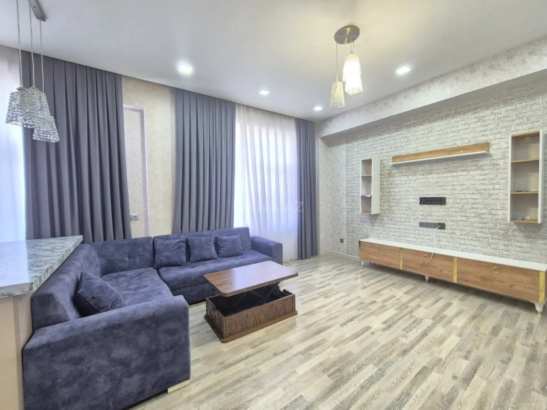 Kirayə verilir 2 otaqlı mənzil 70 m²