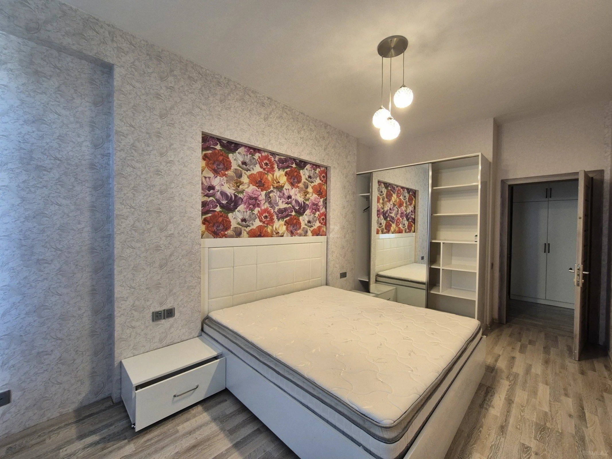 Kirayə verilir 2 otaqlı mənzil 70 m²