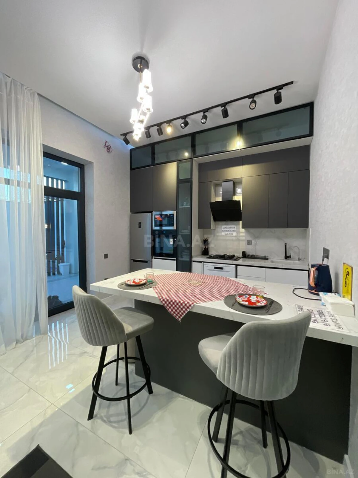 Kirayə verilir 5 otaqlı həyət evi 200 m²
