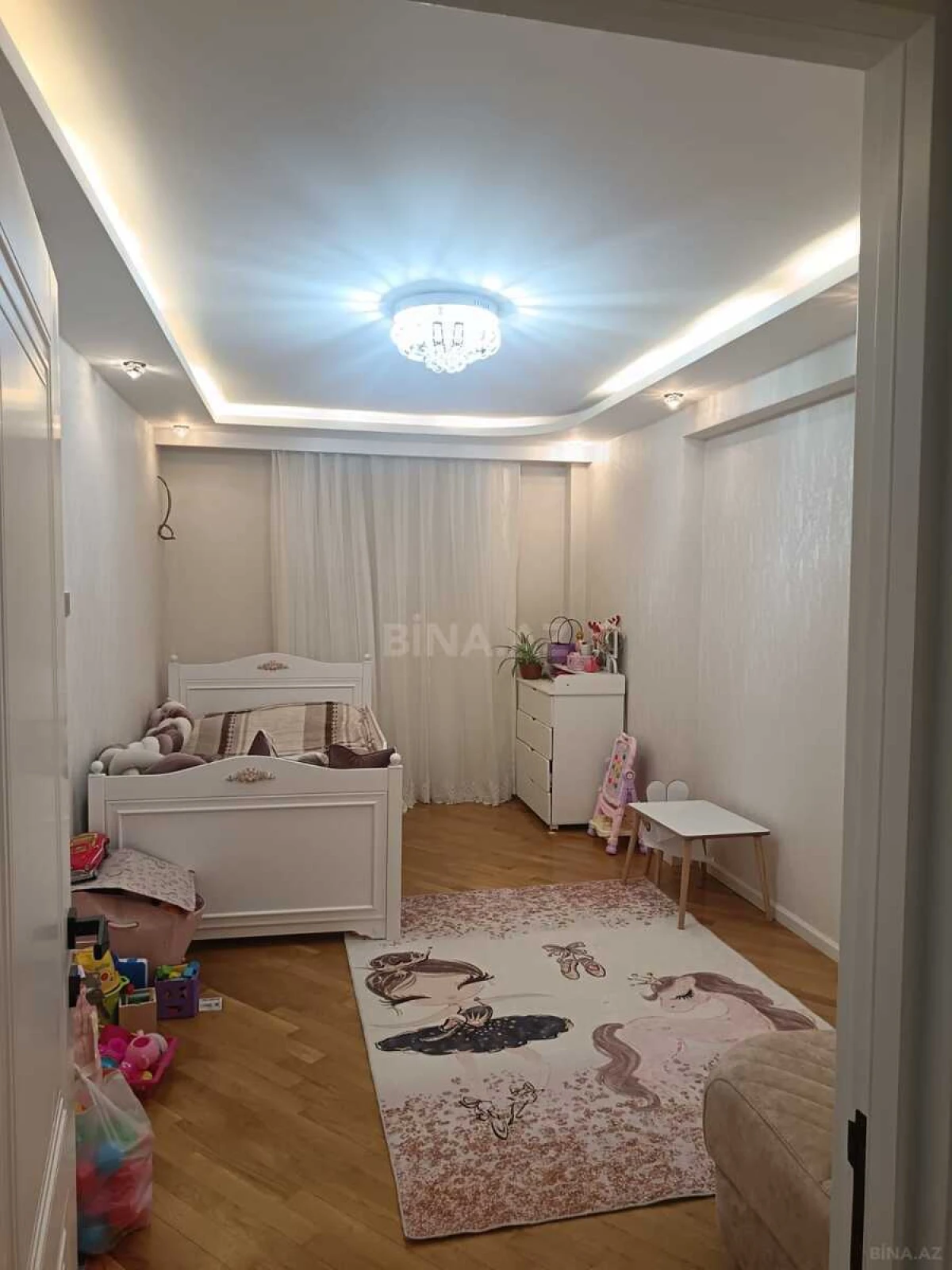 Satılır 3 otaqlı mənzil 110 m²