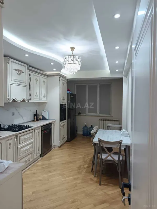 Satılır 3 otaqlı mənzil 110 m²