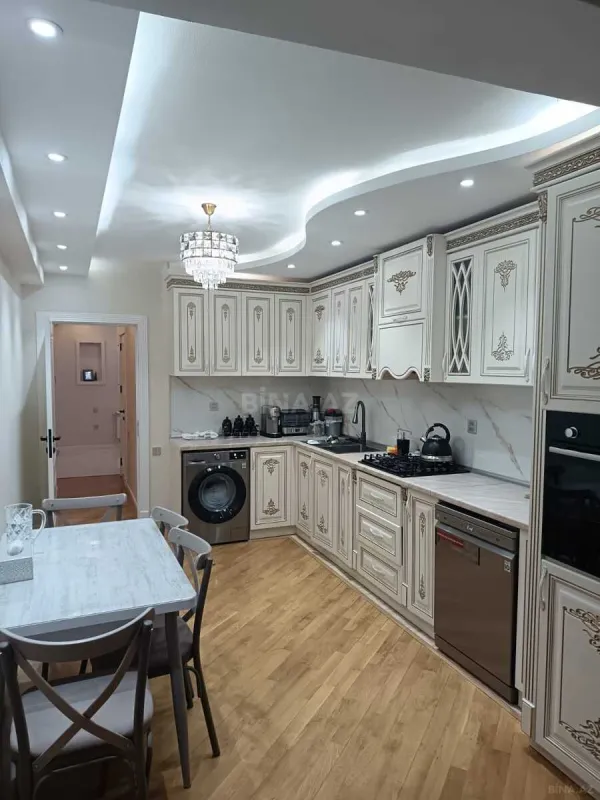 Satılır 3 otaqlı mənzil 110 m²