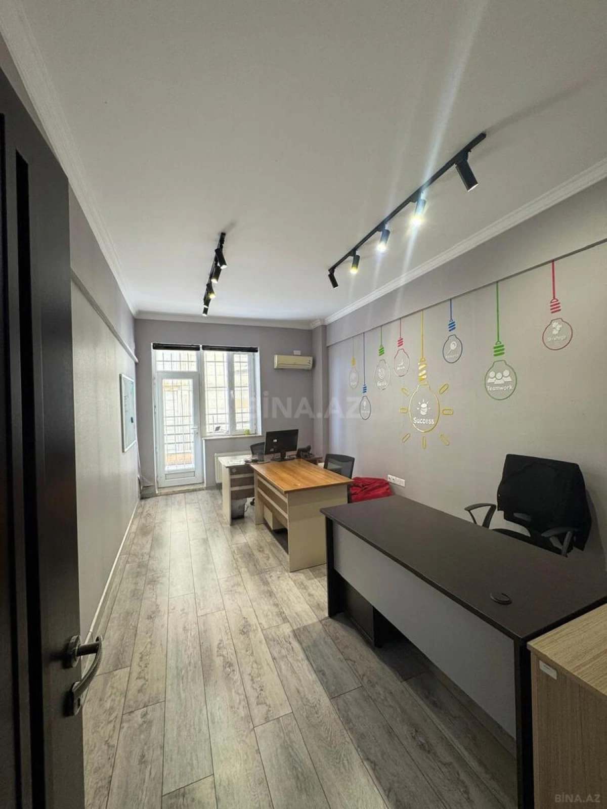 Kirayə verilir 8 otaqlı ofis 370 m²
