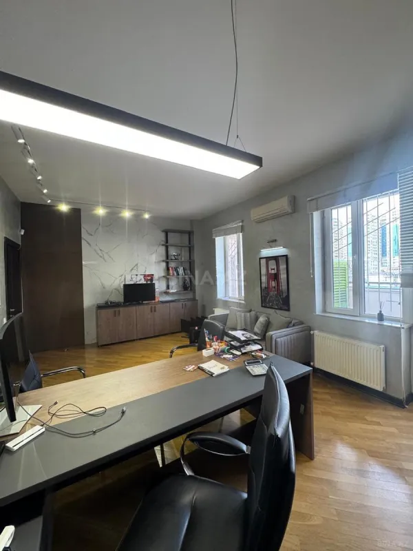 Kirayə verilir 8 otaqlı ofis 370 m²