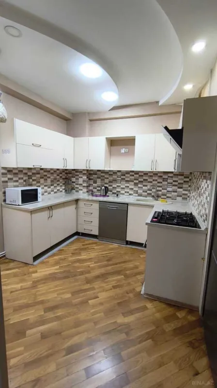 Kirayə verilir 3 otaqlı mənzil 105 m²