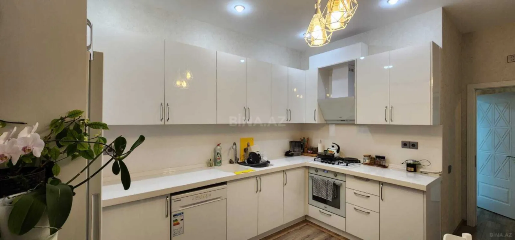 Kirayə verilir 3 otaqlı mənzil 148 m²