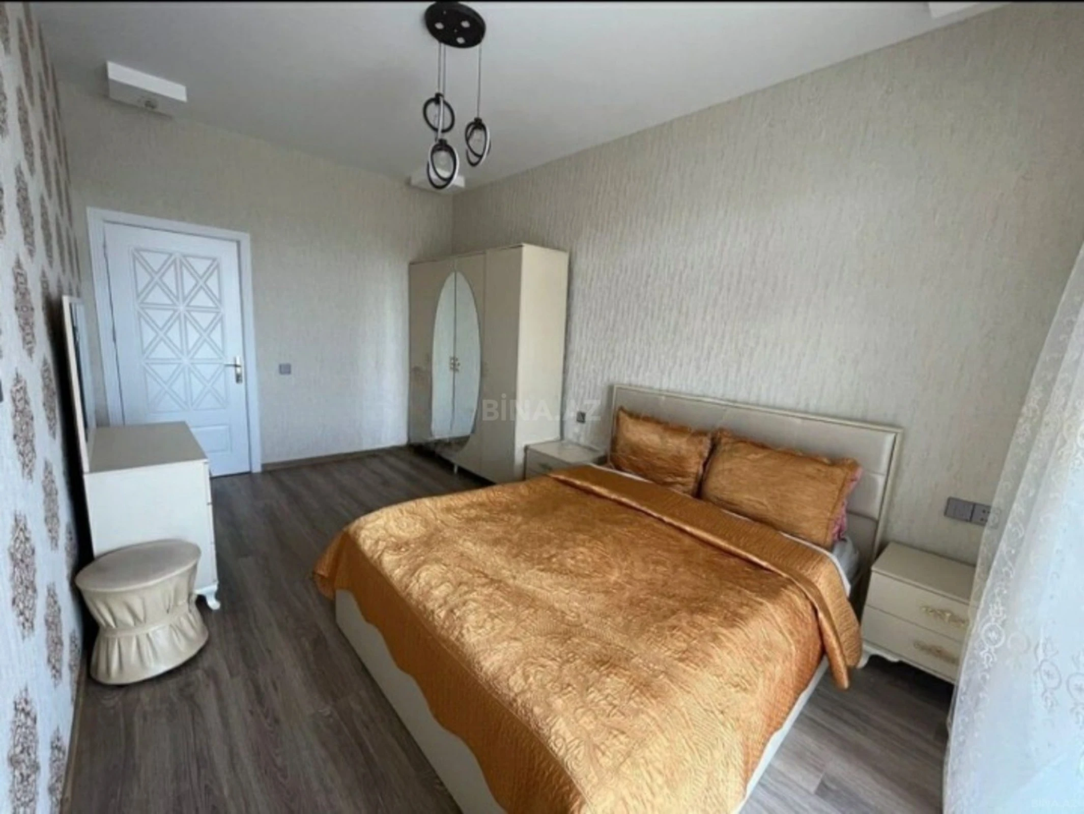 Kirayə verilir 3 otaqlı mənzil 148 m²