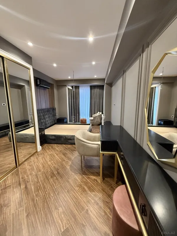 Satılır 4 otaqlı mənzil 171 m²