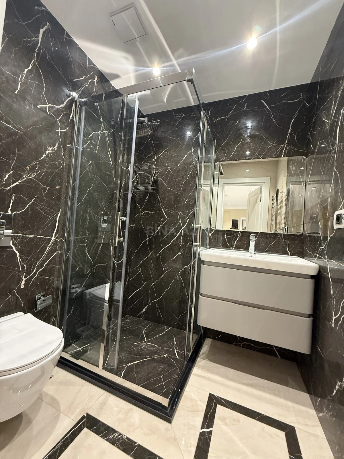 Satılır 4 otaqlı mənzil 171 m²