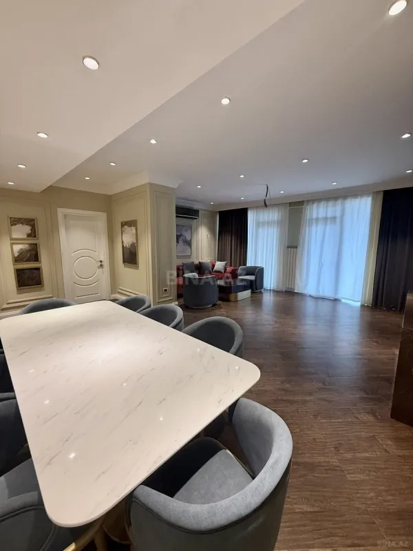 Satılır 4 otaqlı mənzil 171 m²