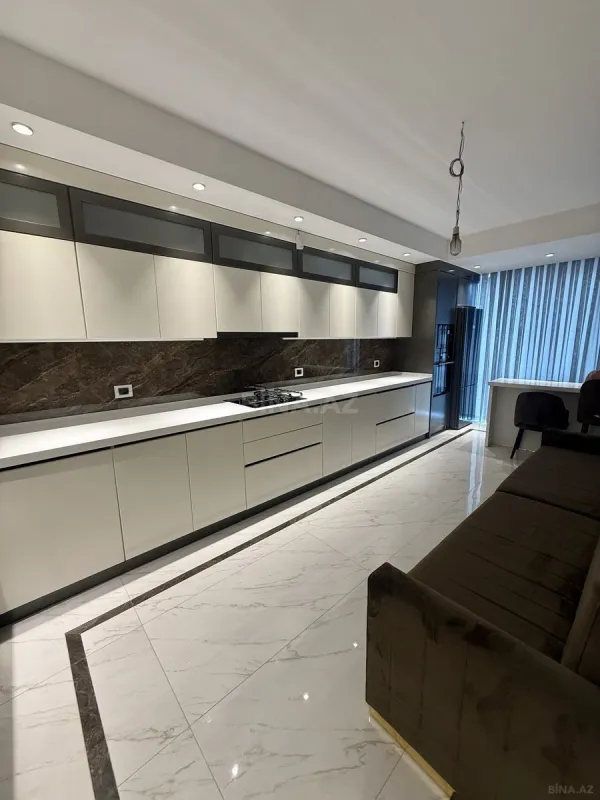 Satılır 4 otaqlı mənzil 171 m²