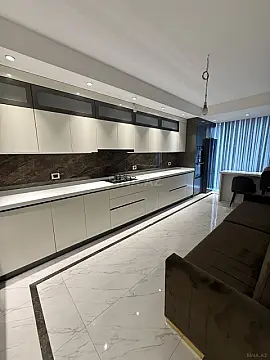 Satılır 4 otaqlı mənzil 171 m²