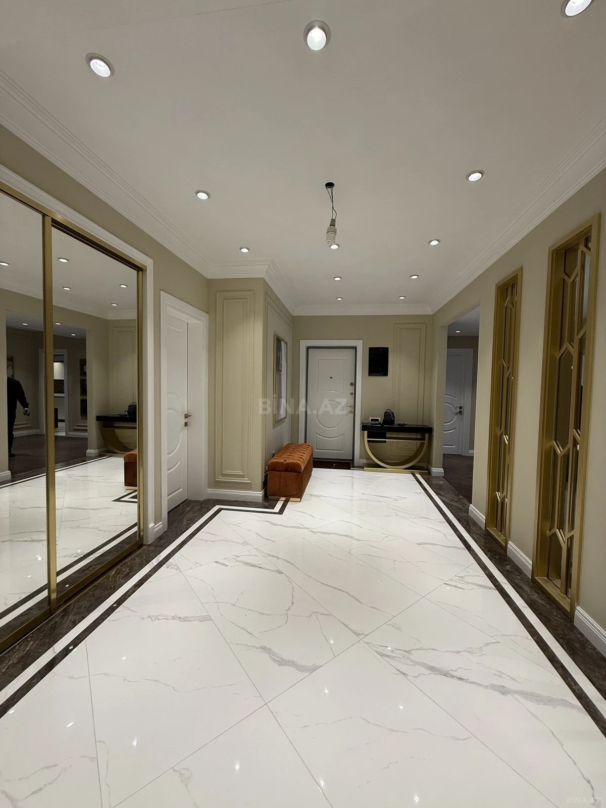 Satılır 4 otaqlı mənzil 171 m²