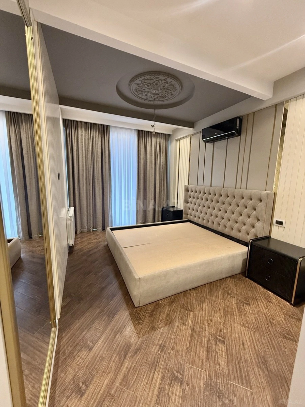 Satılır 4 otaqlı mənzil 171 m²