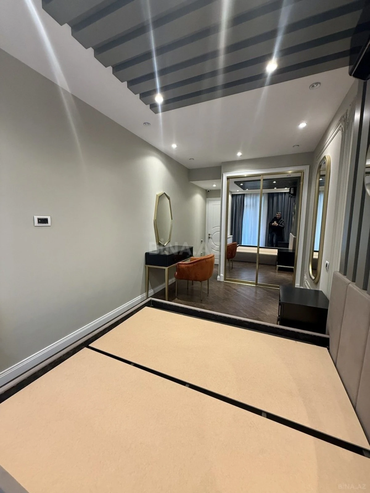 Satılır 4 otaqlı mənzil 171 m²