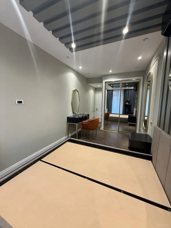 Satılır 4 otaqlı mənzil 171 m²