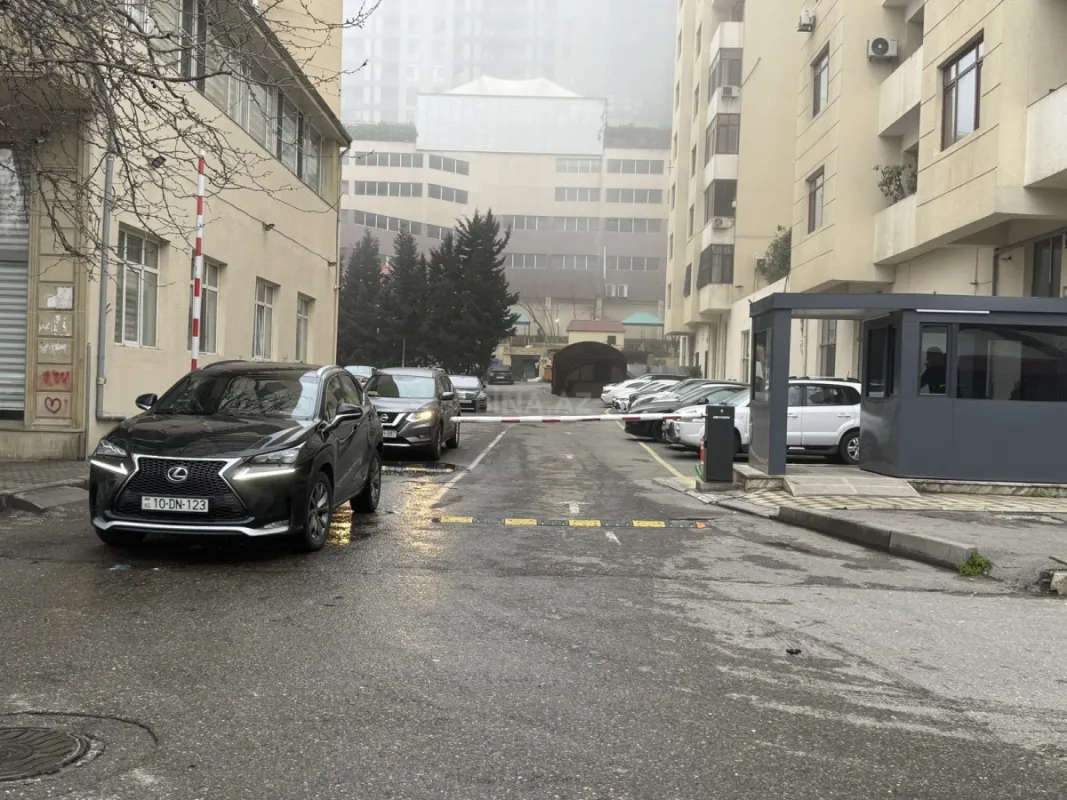 Satılır 4 otaqlı mənzil 166 m²