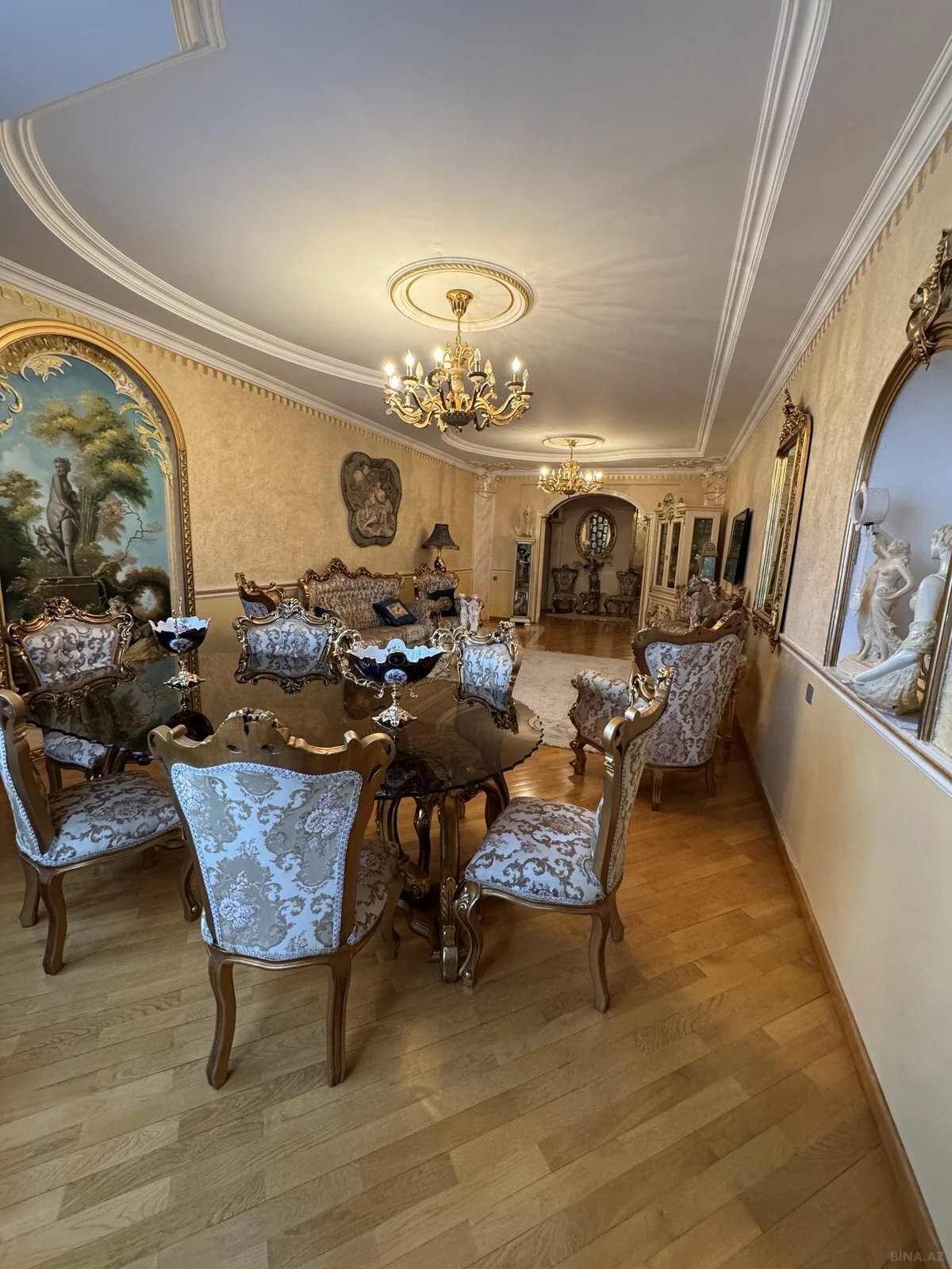 Satılır 4 otaqlı mənzil 166 m²