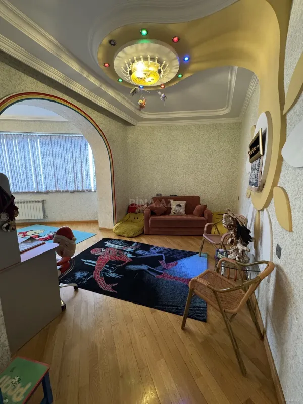 Satılır 4 otaqlı mənzil 166 m²
