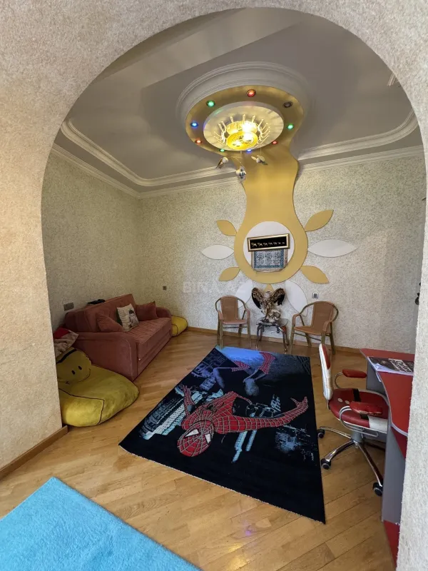 Satılır 4 otaqlı mənzil 166 m²