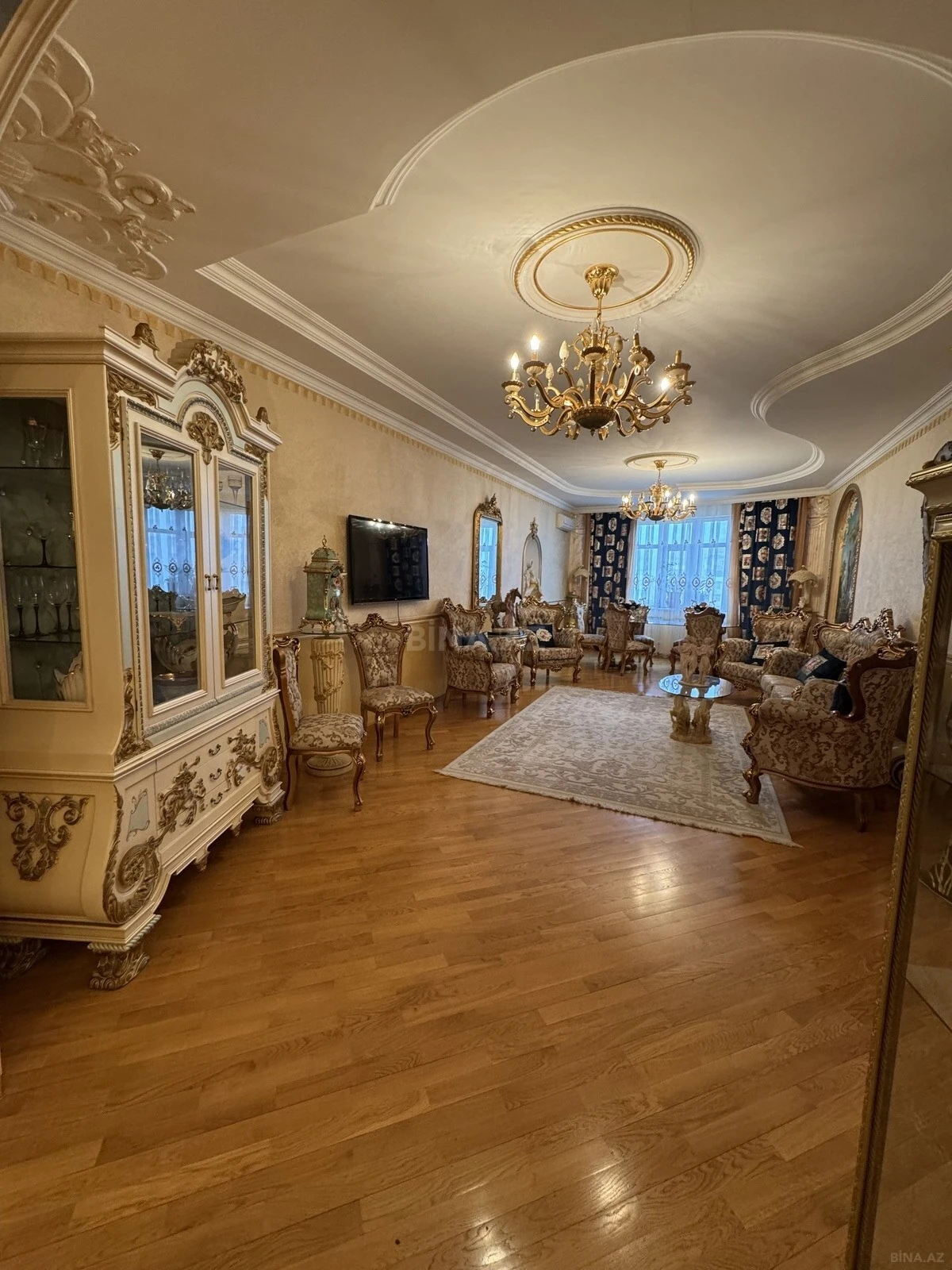 Satılır 4 otaqlı mənzil 166 m²