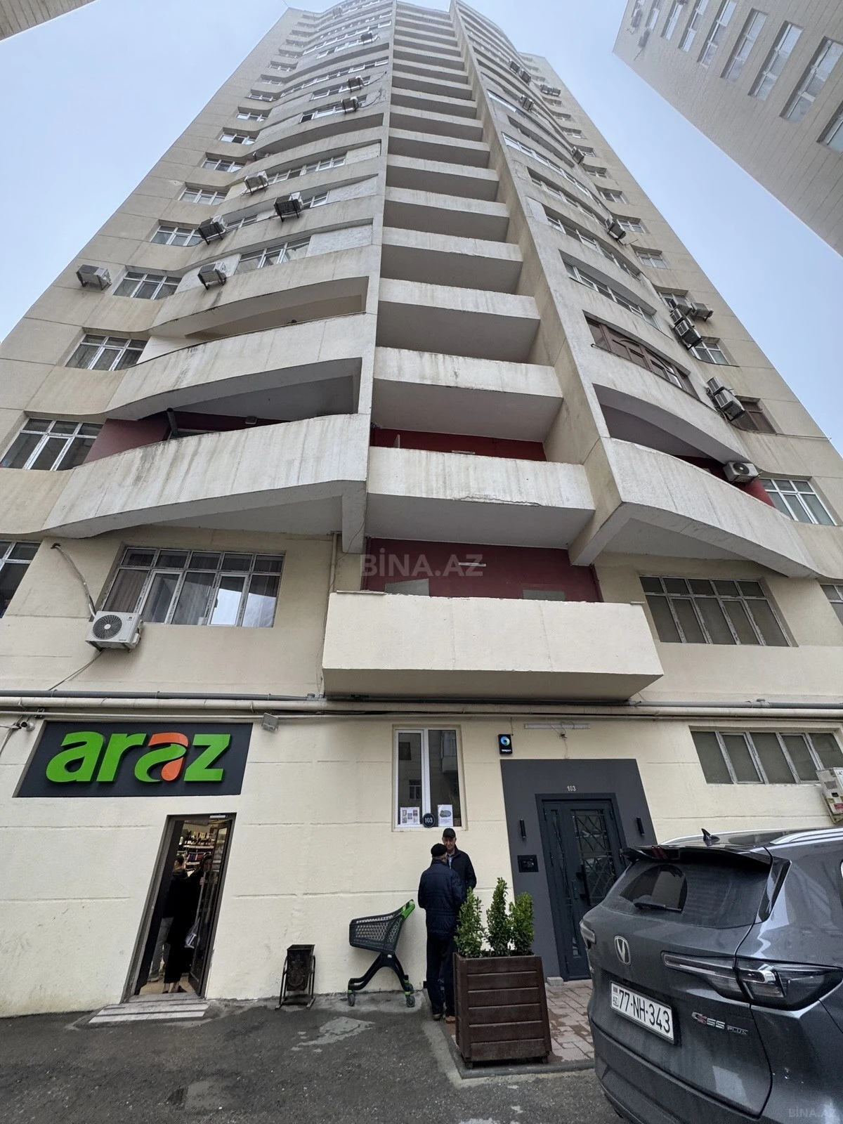 Satılır 4 otaqlı mənzil 166 m²