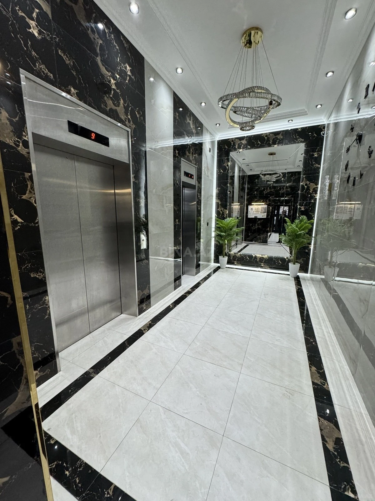 Satılır 4 otaqlı mənzil 166 m²