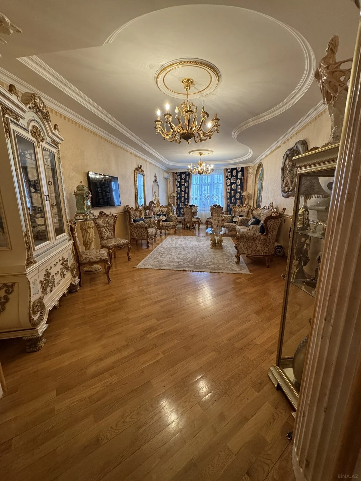 Satılır 4 otaqlı mənzil 166 m²