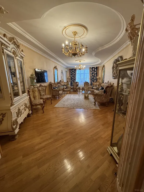 Satılır 4 otaqlı mənzil 166 m²