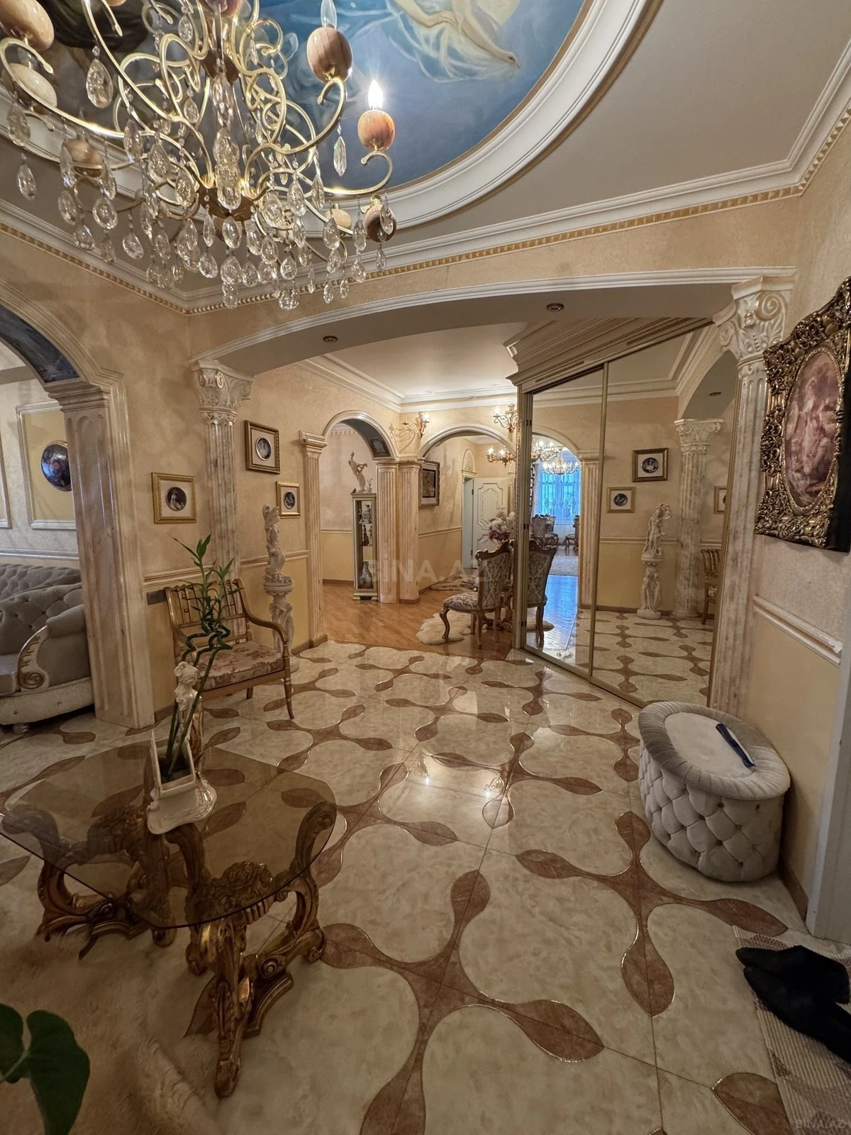 Satılır 4 otaqlı mənzil 166 m²