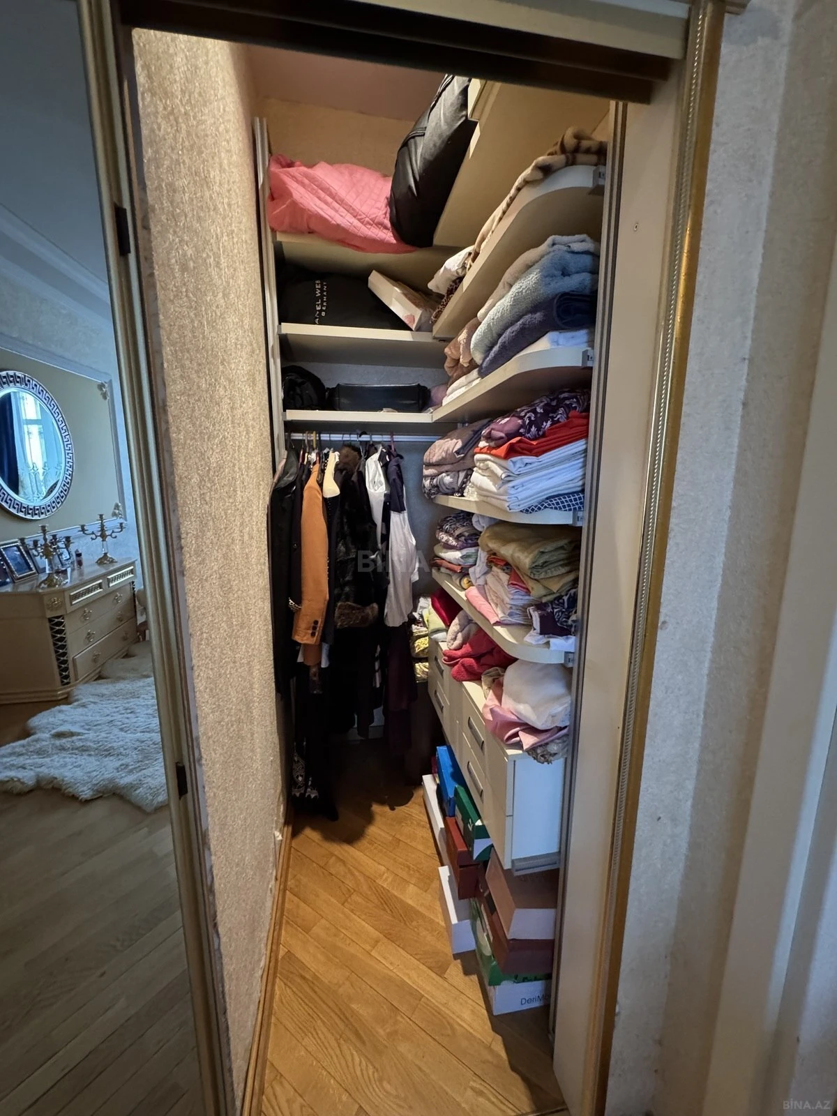 Satılır 4 otaqlı mənzil 166 m²