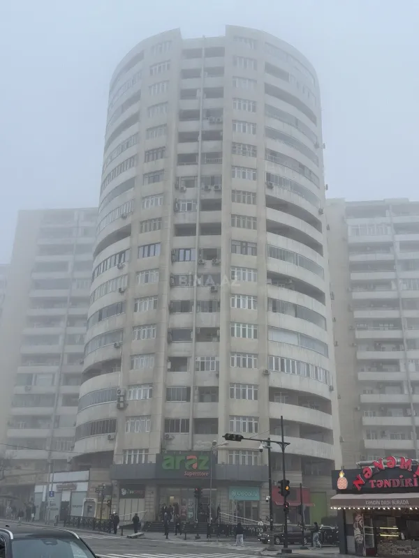 Satılır 4 otaqlı mənzil 166 m²