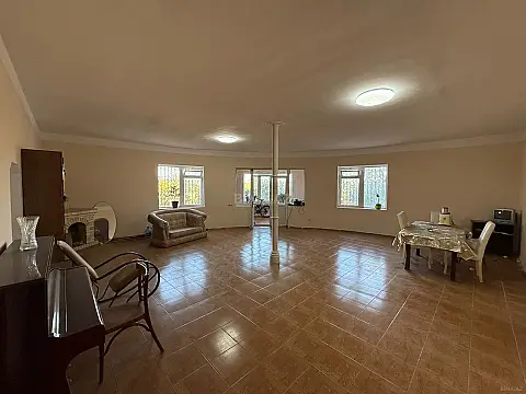 Satılır 7 otaqlı həyət evi 450 m²