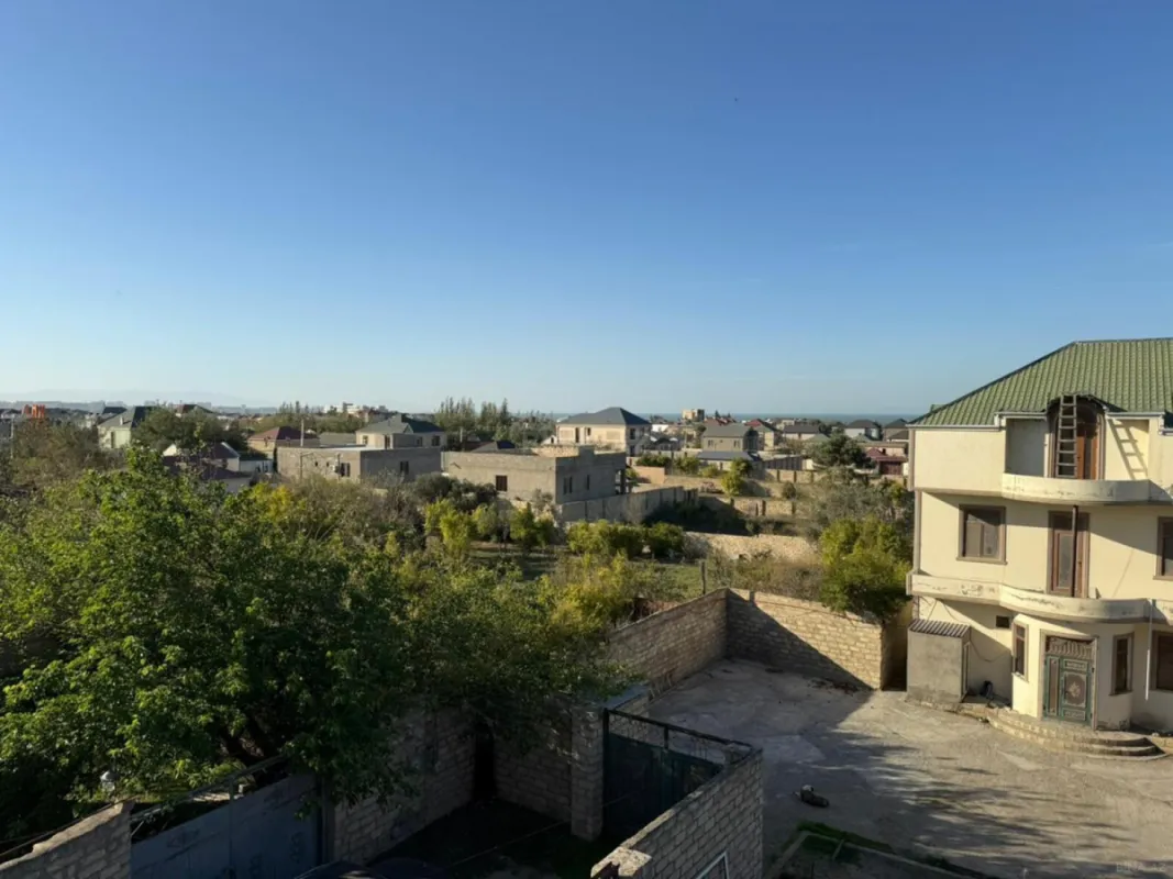Satılır 7 otaqlı həyət evi 450 m²