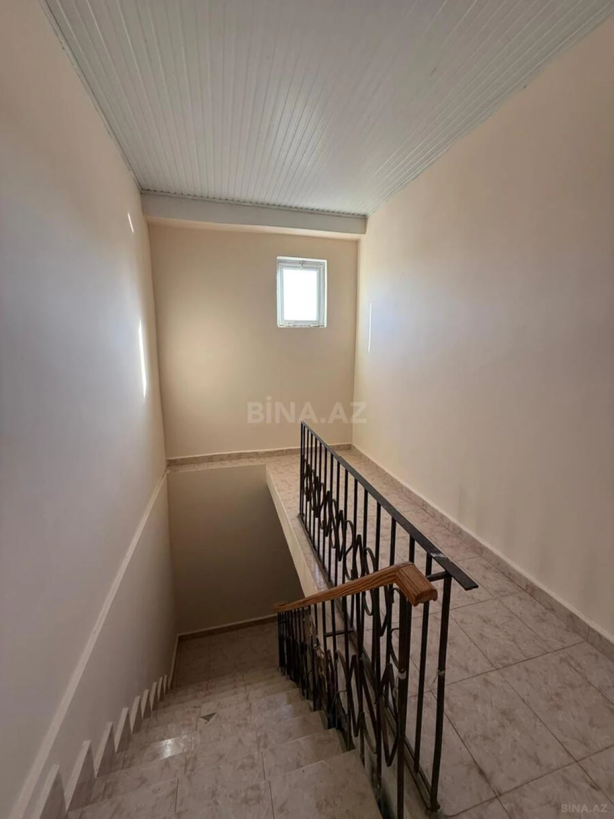 Satılır 7 otaqlı həyət evi 450 m²