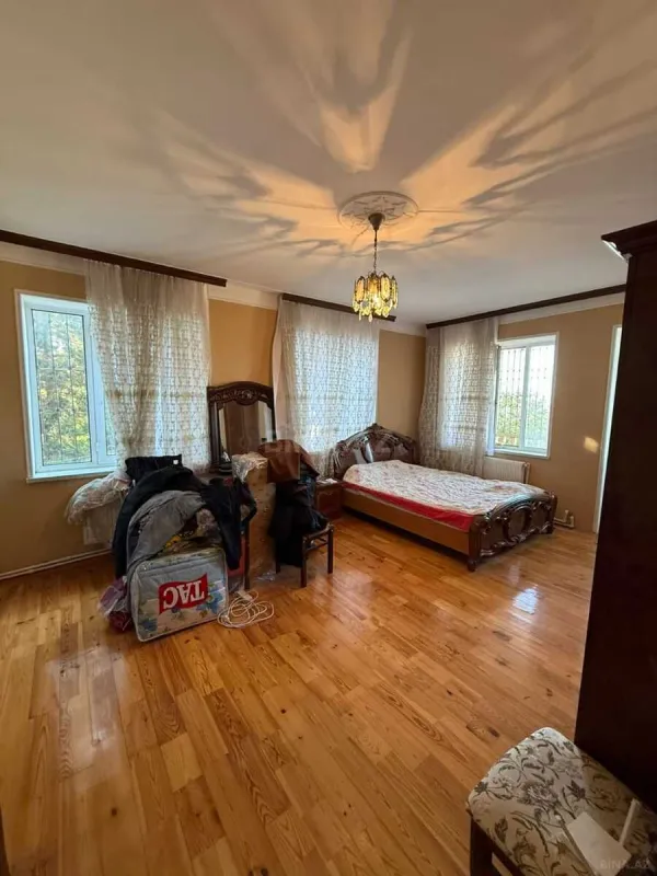 Satılır 7 otaqlı həyət evi 450 m²