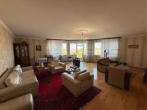 Satılır 7 otaqlı həyət evi 450 m²