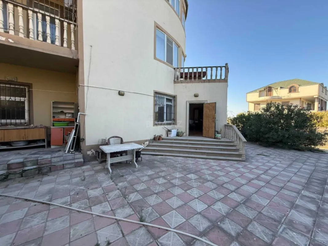 Satılır 7 otaqlı həyət evi 450 m²