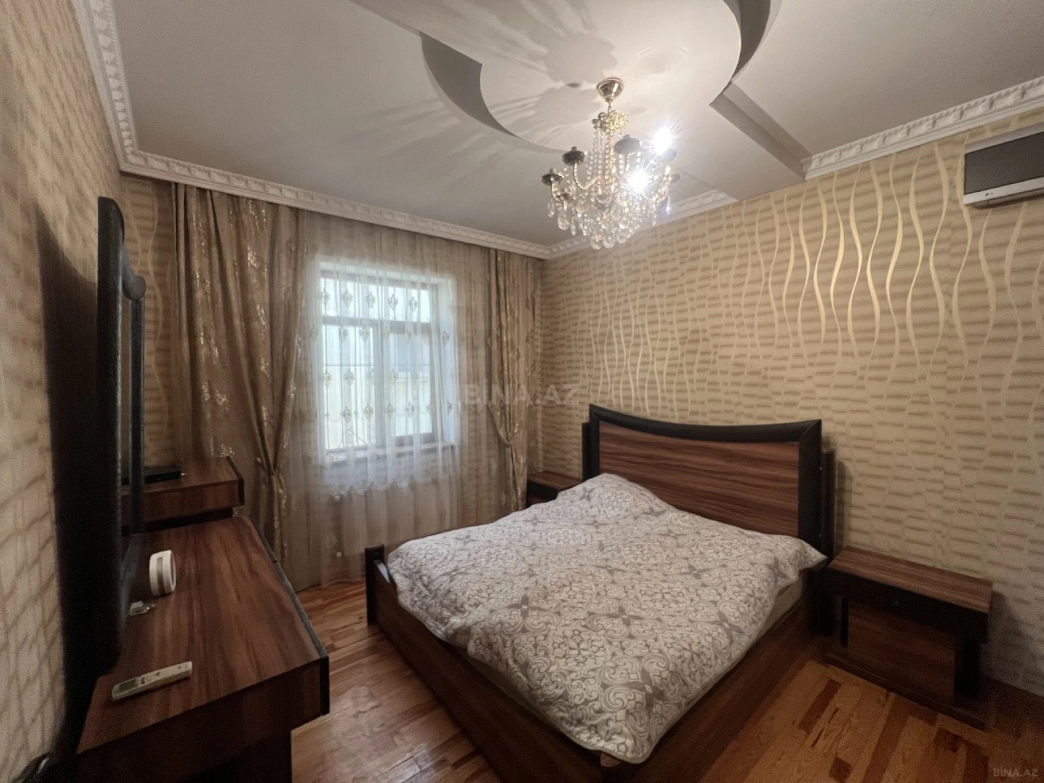 Satılır 5 otaqlı həyət evi 200 m²