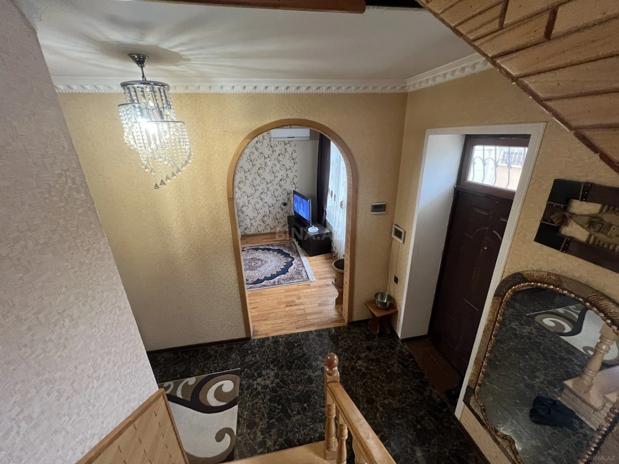 Satılır 5 otaqlı həyət evi 200 m²