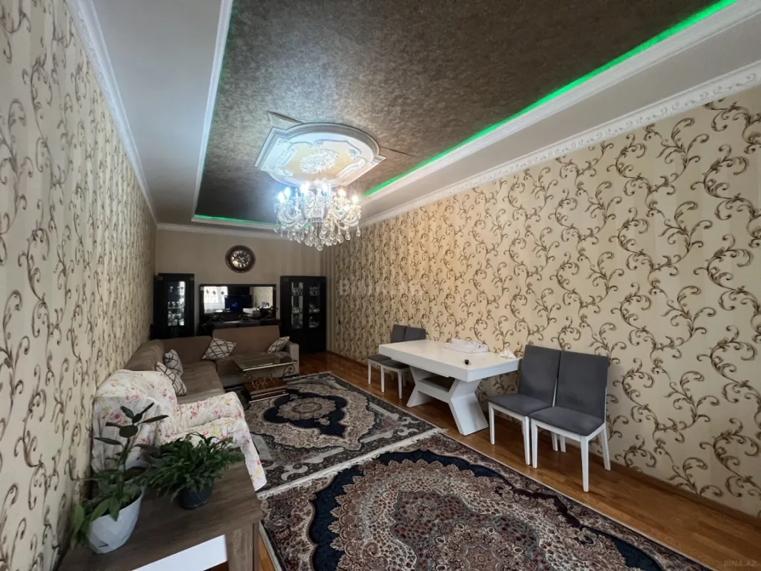 Satılır 5 otaqlı həyət evi 200 m²